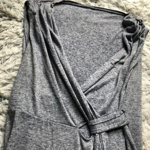 sleeveless gray ruched vneck tunic top size 3 - Picture 7 of 8